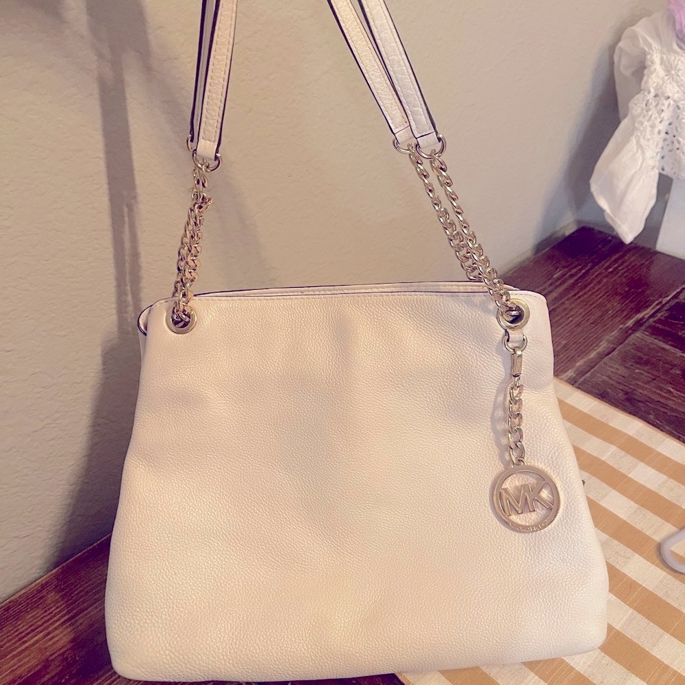 Beautiful spring White Michael Kors purse with gold
